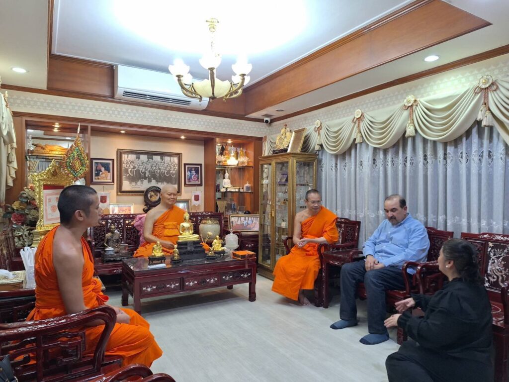 Dr. Ali Qassim Jawad ได้เข้าพบ พระราชกิจจาภรณ์ผู้ช่วยเจ้าอาวาสวัดสระเกศราชวรมหาวิหาร