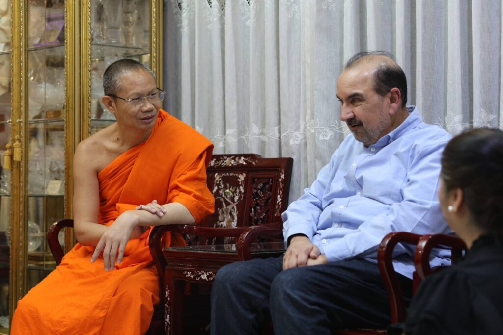 Dr. Ali Qassim Jawad ได้เข้าพบ พระราชกิจจาภรณ์ผู้ช่วยเจ้าอาวาสวัดสระเกศราชวรมหาวิหาร