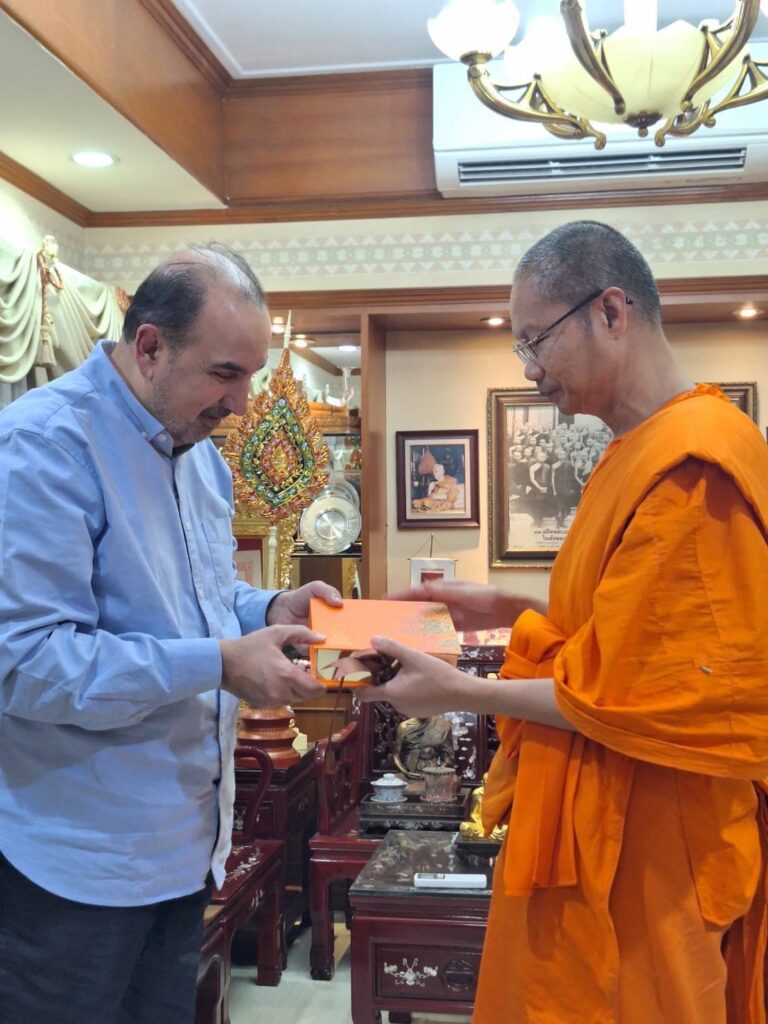 Dr. Ali Qassim Jawad ได้เข้าพบ พระราชกิจจาภรณ์ผู้ช่วยเจ้าอาวาสวัดสระเกศราชวรมหาวิหาร