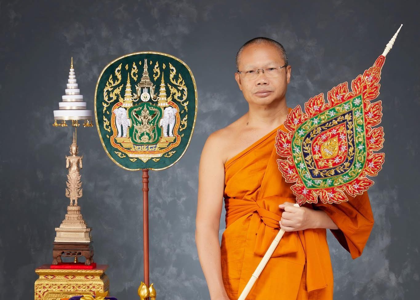 “ดั่งทองแท้ไม่แพ้ไฟ” 55 ปี พระราชกิจจาภรณ์ (เทอด ญาณวชิโร) : เพชรน้ำงามแห่งภูเขาทอง 16 กุมภาพันธ์ 2569 เวียนมาบรรจบอีกวาระหนึ่ง สำหรับวันคล้ายวันเกิดของ “ท่านเจ้าคุณเทอด” หรือ พระราชกิจจาภรณ์ (เทอด ญาณวชิโร) ผู้ช่วยเจ้าอาวาสวัดสระเกศ ราชวรมหาวิหาร พระมหาเถระผู้เปี่ยมด้วยวิสัยทัศน์ นักการศึกษา และนักเผยแผ่ธรรมรุ่นใหม่ ที่ยืนหยัดรับใช้พระพุทธศาสนาอย่างมั่นคง