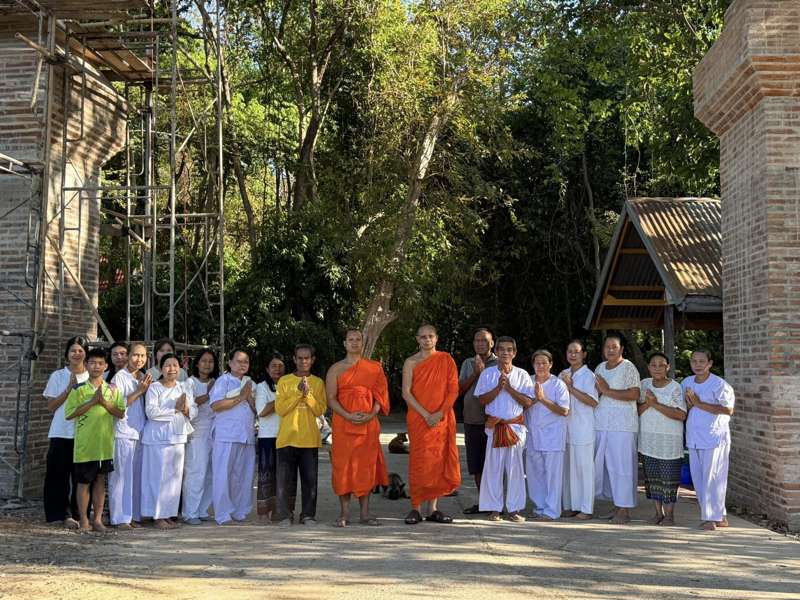พระราชกิจจาภรณ์ (เทอด ญาณวชิโร) ผู้ช่วยเจ้าอาวาสวัดสระเกศ ราชวรมหาวิหาร เป็นประธานสงฆ์นำชาวบ้านประกอบพิธีบรรจุวัตถุมงคลภายในหัวเสาประตูทางเข้าวัดป่าพระพิฆเณศวร์ ใน วันที่ ๑๐ มีนาคม พ.ศ.๒๕๖๙ ณ วัดป่าพระพิฆเณศวร์(วัดป่าบ้านบาก ) ต.กุดลาด อ.เมืองอุบลราชธานี จ.อุบลราชธานี อนุโมทนาบุญศรัทธาสาธุชนทุกท่านที่ได้ร่วมบุญสร้างประตูวัดป่าพระพิฆเณศวร์ ขออำนาจคุณพระศรีรัตนตรัย เดชบารมีของหลวงพ่อเงิน ๗๐๐ ปี ซึ่งถูกขุดพบที่วัดป่าพระพิฆเณศวร์ และเดชบารมีอำนาจของปู่วัดป่า ตลอดจนสิ่งศักดิ์สิทธิสำคัญทั้งหลายในปริมณฑลแห่งดงพระคเณศ จงมารวมกันเป็นกำลังที่สำคัญ ดลบันดาลประทานพรให้ จงประสพแต่สิ่งอันเป็นมงคล ปลอดภัยจากอันตรายทั้งปวง ขอให้ธรรมรักษา เทวดาคุ้มครองในที่ทุกสถาน ตลอดกาลทุกเมื่อ