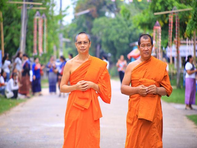 ชาวบ้านปากน้ำ ได้จัดพิธีต้อนรับหลวงพ่อเงิน 700 ปี “จากปฐพีบุญลุ่มน้ำเจ้าพระยากลับสู่แผ่นดินมหาศรัทธาลุ่มแม่น้ำมูล” อย่างเนืองแน่น