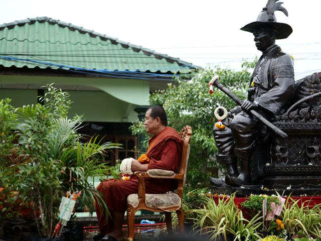 อัญเชิญรูปหล่อสมเด็จพระเจ้าตากสินมหาราช มอบถวายพระศรีวิสุทธิมุนี เพื่อประดิษฐาน ณ วัดปากน้ำ (บุ่งสระพัง) จังหวัดอุบลราชธานี”